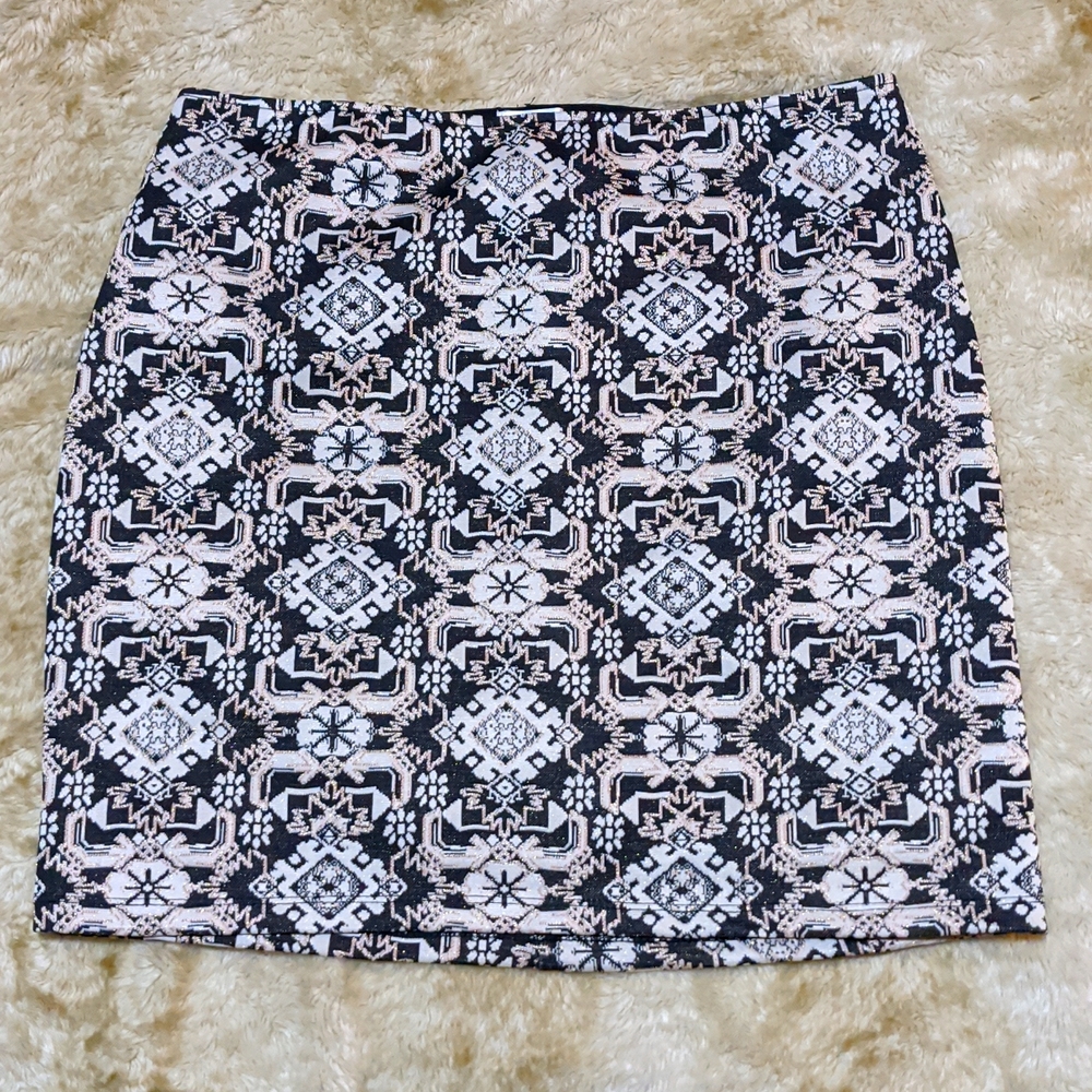 Xhilaration Skirt, Fun Pattern with Sparkles. Sz Med